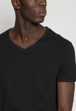 Pier One 5 PACK - T-Shirt Basic - White/blue/black 11 Pier One 5 PACK - T-Shirt Basic - White/blue/black -ModePier 04339dc8a41b4f87892bcf5988fa14bc