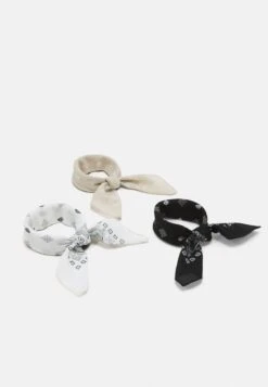 Pier One BANDANA UNISEX 3 PACK - Tuch - Black/white/beige -ModePier 07b97c3020c049de90779ce451692b29 1