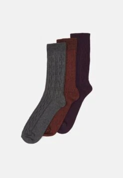 Pier One 3PACK - Socken - Dark Blue, Dark Red, White -ModePier 1189c863a8cb47e6809f3af9086f140f 2