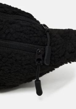 Pier One UNISEX - Gürteltasche - Black 10 Pier One UNISEX - Gürteltasche - Black -ModePier 1359e1e4577d4f99aa4271e5fdf8ee11