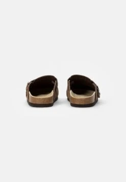 Pier One LEATHER UNISEX - Clogs - Brown -ModePier 18a09b6c3e71439784e427988b058842