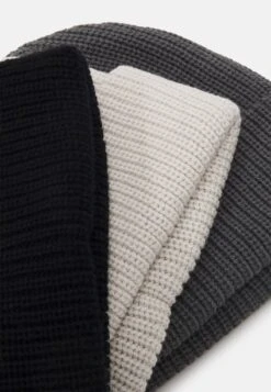 Pier One UNISEX 3 PACK - Mütze - Black/dark Grey/off-white/ -ModePier 2a1daa058c674c9dbb0074799d429f4b