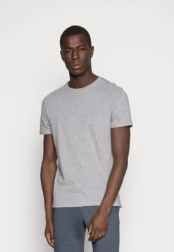 Pier One 3 PACK - T-Shirt Basic - White/black/light Grey -ModePier 4076e7e50d3a4fb78cc08ea42ee0eb04