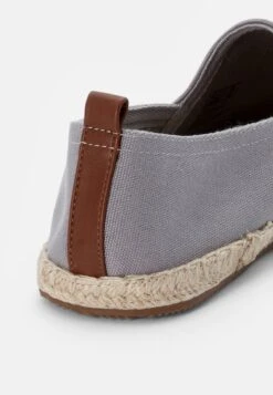 Pier One RENA ESPADRILLE UNISEX - Espadrille - Light Grey -ModePier 42d2421a7d9a4236aff6d97b980fd1f5