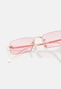 Pier One UNISEX - Sonnenbrille - Pink 9 Pier One UNISEX - Sonnenbrille - Pink -ModePier 48d6d36db7944e98b393bb316d299a57