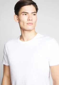 Pier One 2 PACK - T-Shirt Basic - White/dark Blue -ModePier 5d6a04d994e343d2903cc2c1666bad4b