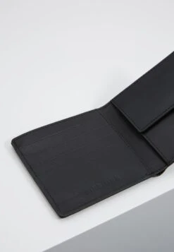 Pier One LEATHER - Geldbörse - Black 8 Pier One LEATHER - Geldbörse - Black -ModePier 793ee17881fd4ef9bb10f1e344bf22ed