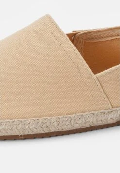 Pier One RENA ESPADRILLE UNISEX - Espadrille - Beige 11 Pier One RENA ESPADRILLE UNISEX - Espadrille - Beige -ModePier 7bf9f79cf7ad4df8a90b17f86d74fca8
