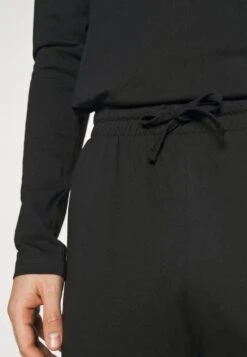 Pier One Nachtwäsche Set - Black 10 Pier One Nachtwäsche Set - Black -ModePier 842cc55e81224f6ca06ad94aae25d25c