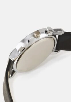 Pier One SET - Uhr - Black -ModePier 8b85f94e4c5a43a89680fa66df3bc7c7