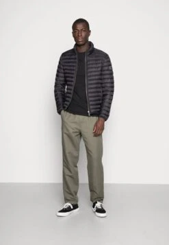 Pier One T-Shirt Basic - Black 11 Pier One T-Shirt Basic - Black -ModePier 9541d4ec16e54b19a6b86e488dd20e0f 1