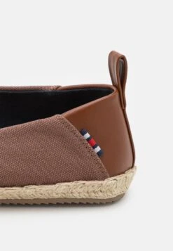 Pier One UNISEX - Espadrille - Brown 11 Pier One UNISEX - Espadrille - Brown -ModePier 9a52ce945a2849ed8945c8f267c0bb52