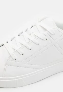 Pier One UNISEX - Sneaker Low - White -ModePier 9df20e8fbfac4dbbaad7e726f8a84e52