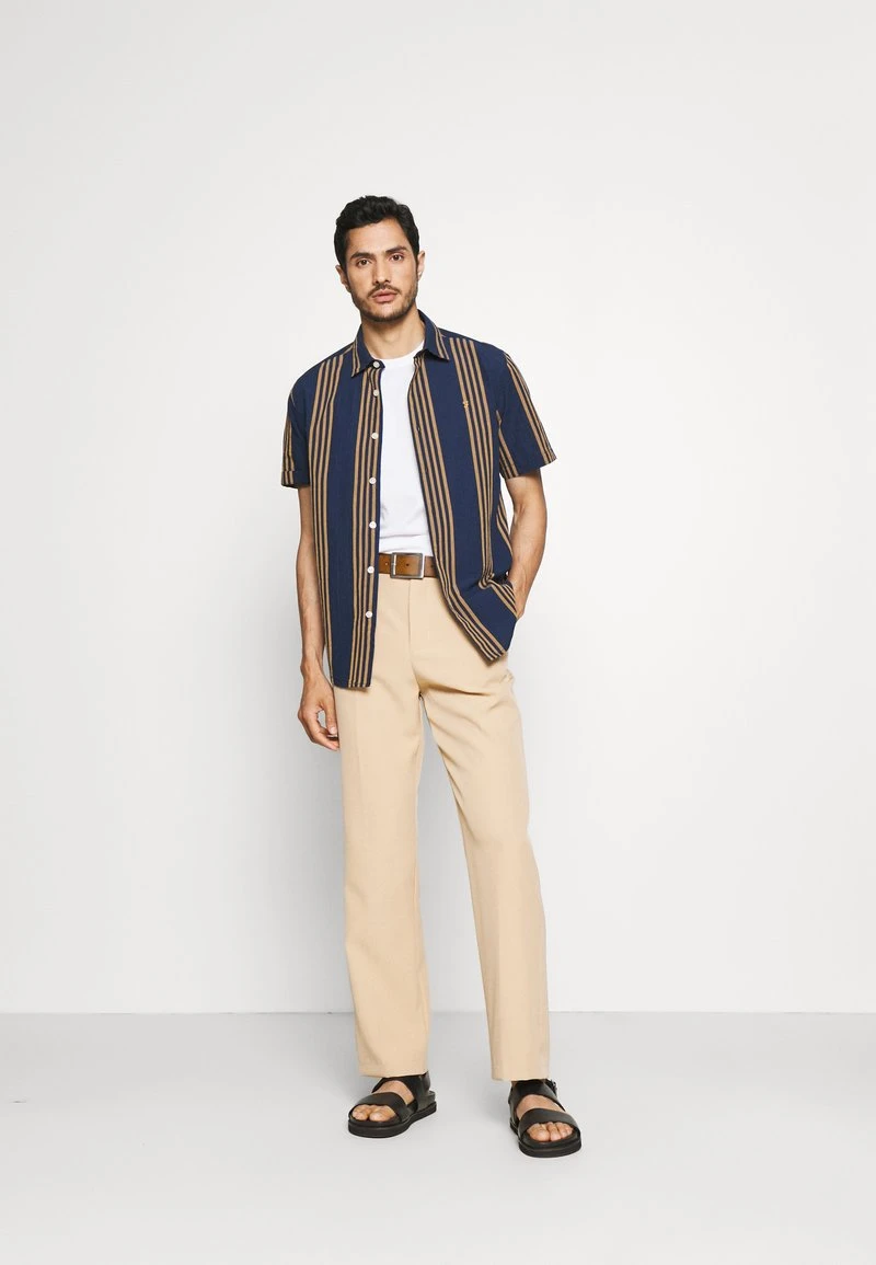 Pier One T-Shirt Basic - White/black/bordeaux 1 Pier One T-Shirt Basic - White/black/bordeaux