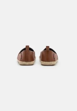 Pier One UNISEX - Espadrille - Brown 8 Pier One UNISEX - Espadrille - Brown -ModePier c87e3fa4120843cda9a914d0e4b77c24