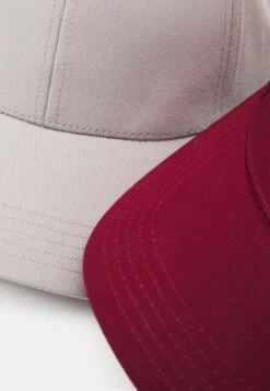 Pier One UNISEX 2 PACK - Cap - Light Grey/berry -ModePier db52e4bec20b4e21a2d423baba99be86