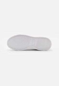 Pier One UNISEX - Sneaker Low - White -ModePier e2a5a64afecd4f079860774a1a970a80