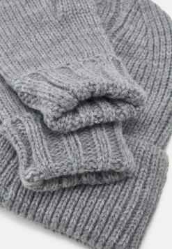 Pier One SET - Mütze - Grey -ModePier e50e53f6a53e4867a382c1ae80f58312