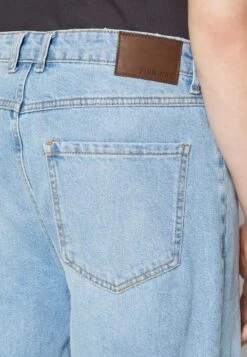 Pier One DISTRESS ON KNEES - Jeans Relaxed Fit - Light Blue Denim -ModePier ef0878bf5af4400aa54a42825fa794da