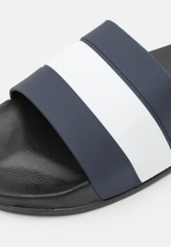 Pier One Pantolette Flach - Dark Blue/white -ModePier fca2b97369364691b5a9f753ac3a49a5