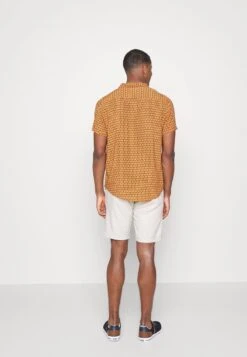 Pier One LINEN BLEND DRAWCORD SHORTS - Shorts - Beige 10 Pier One LINEN BLEND DRAWCORD SHORTS - Shorts - Beige -ModePier fd65d1e3000a44b5a0c7031a30758b26